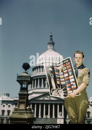 United Nations Fight for Freedom: Pfadfinder vor dem Capitol. Sie helfen mit Plakaten, die den Kriegsanstrengungen helfen. Stockfoto