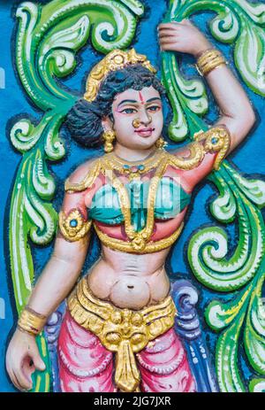 Weibliche Figur im hinduistischen Sri Srinivasa Perumal Tempel oder Sri Perumal Tempel, Republik Singapur. Stockfoto