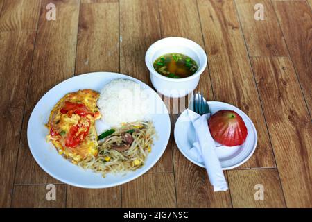 Hähnchen brustfilets weißer Reis und Gemüse Stockfoto