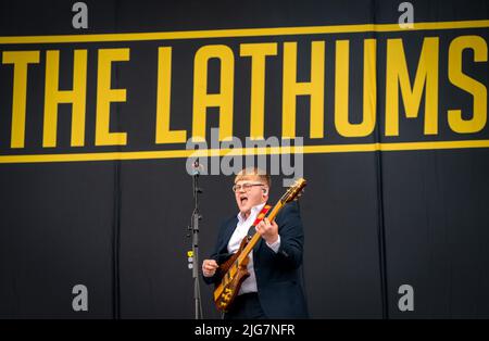 Alex Moore, Leadsänger der Lathums, tritt am ersten Tag des TRNSMT Festivals im Glasgow Green in Glasgow auf der Hauptbühne auf. Bilddatum: Freitag, 8. Juli 2022. Stockfoto