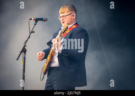 Alex Moore, Leadsänger der Lathums, tritt am ersten Tag des TRNSMT Festivals im Glasgow Green in Glasgow auf der Hauptbühne auf. Bilddatum: Freitag, 8. Juli 2022. Stockfoto