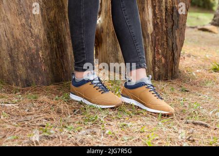 Mode - Schuhe mit Stiefeletten Foto auf einem natürlichen Hintergrund. Stockfoto