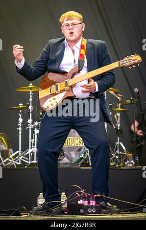 Alex Moore, Leadsänger der Lathums, tritt am ersten Tag des TRNSMT Festivals im Glasgow Green in Glasgow auf der Hauptbühne auf. Bilddatum: Freitag, 8. Juli 2022. Stockfoto