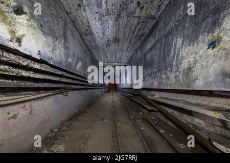 Eine schräge Galerie eines Bunkers der Maginot-Linie in Frankreich Stockfoto