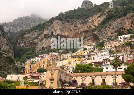 Das Dorf Positano an der Amalfiküste, Provinz Salerno, Kampanien, Italien Stockfoto