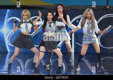 Die K-Pop-Mädchengruppe aespa treten am 8. Juli 2022 in New York auf der Bühne der „Good Morning America“ Summer Concert Series im Central Park auf. Stockfoto