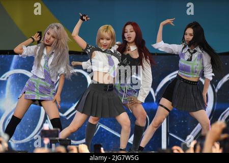 Die K-Pop-Mädchengruppe aespa treten am 8. Juli 2022 in New York auf der Bühne der „Good Morning America“ Summer Concert Series im Central Park auf. Stockfoto