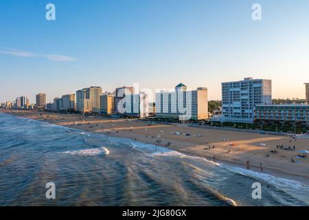 Luftaufnahme der Skyline von Virginia Beach mit Blick nach Süden Stockfoto