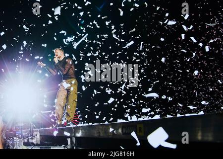 Madrid, Spanien. 08.. Juli 2022. Dan Reynolds von Imagine Dragons tritt auf der Bühne des MadCool in Ifema, Madrid, auf. (Foto von Valeria Magri/SOPA Images/Sipa USA) Quelle: SIPA USA/Alamy Live News Stockfoto