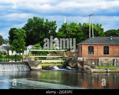 Energieerzeugender Staudamm am Seneca River in Baldwinsville, New York Stockfoto