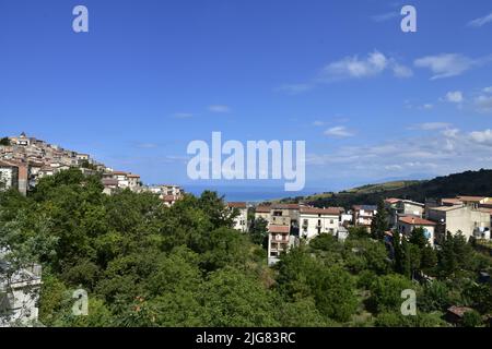 Ein Panoramablick auf Grisolia, Dorf der kalabrischen Region, Italien Stockfoto