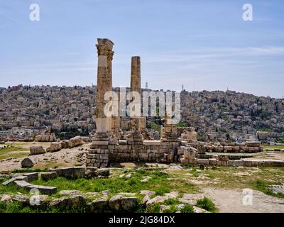 Auf dem Hügel der Zitadelle im alten Viertel Jordaniens. Stockfoto