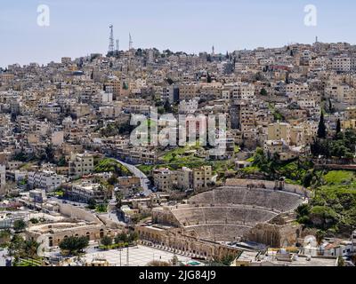 Auf dem Hügel der Zitadelle im alten Viertel Jordaniens. Stockfoto