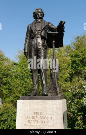 Ansicht der Statue von Felix Mendelssohn Bartholdy im Hofgarten, Düsseldorf, Nordrhein-Westfalen, Deutschland Stockfoto