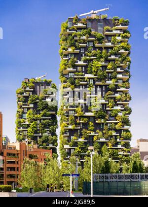 Italien, Mailand, grüne Architektur, Bosco Verticale Hochhauskomplex Stockfoto