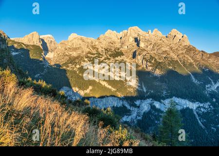 Italien, Venetien, Gares, Canale d'Agordo, Morgenansicht des Pale di San Martino, Dolomiten Stockfoto