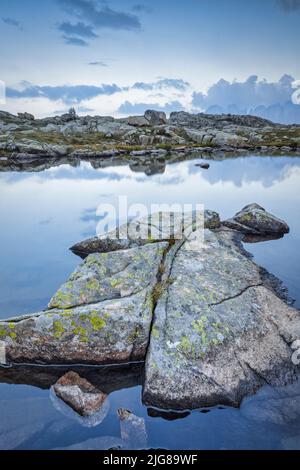 Italien, Trentino, Provinz Trient, kleines feuchtes alpines Gebiet, Teich, Seen von Juribrutto Stockfoto