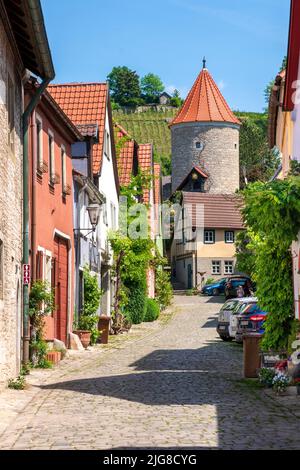 Die historische Altstadt von Sommerhausen in Unterfranken am Main mit malerischen Gebäuden innerhalb der Stadtmauer Stockfoto