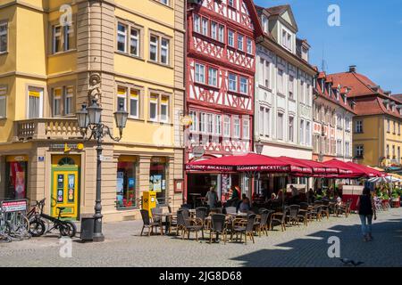 Die historische Altstadt von Kitzingen am Main in Unterfranken mit malerischen Gebäuden innerhalb der Stadtmauer Stockfoto