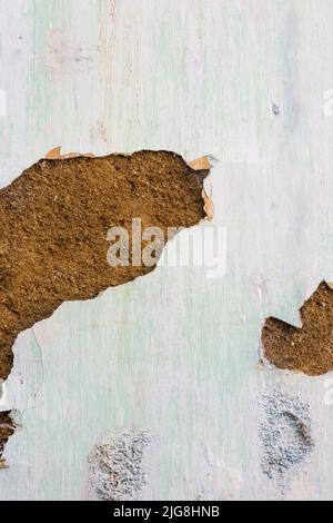 Alte verwitterte und beschädigte Tonwand und Gips Fragment, Nahaufnahme, abstrakt oder Hintergrund für grafische Gestaltung Stockfoto