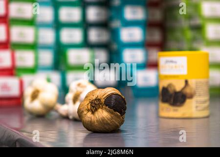 Produktion von schwarzem Knoblauch in die, Frankreich Stockfoto