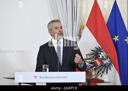 Wien, Österreich. 8. Juli 2022. Presseerklärung des Bundeskanzlers Karl Nehammer (ÖVP) im Bundeskanzleramt Wien Stockfoto