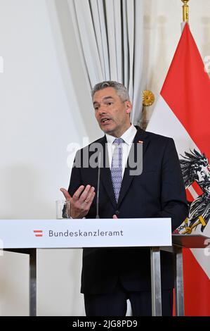 Wien, Österreich. 8. Juli 2022. Presseerklärung des Bundeskanzlers Karl Nehammer (ÖVP) im Bundeskanzleramt Wien Stockfoto