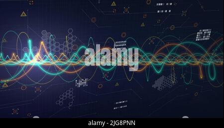 Bild von Lichtspuren über der Datenverarbeitung auf schwarzem Hintergrund Stockfoto