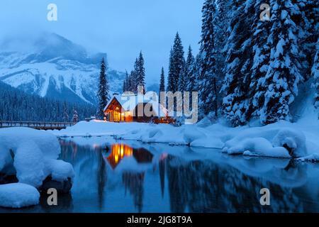 Emerald Lake Lodge im Winter, Yoho Nationalpark, Britisch-Kolumbien, Kanada Stockfoto