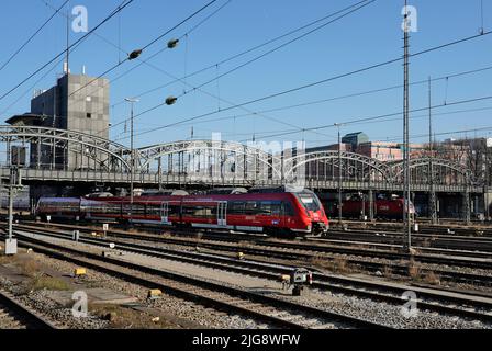 Deutschland, Bayern, München, Hauptbahnhof, Hackerbrücke, Signalbox, Gleise, Nahbahn, Werdenfelsbahn Stockfoto