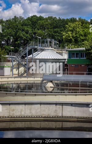 Kläranlage Voerde, Abwasserbehandlung in der modernisierten Klaeranlage, Voerde, Niederrhein, Nordrhein-Westfalen, Deutschland Stockfoto