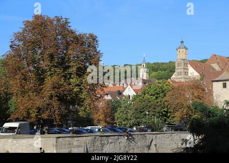 Deutschland, Baden-Württemberg, Schwäbisch Hall, am Ufer der Kocher Stockfoto