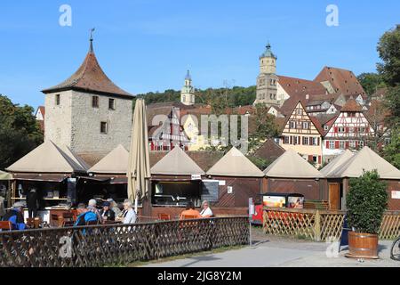 Deutschland, Baden-Württemberg, Schwäbisch Hall, Kocher, Sulferturm, Sulfer-Fußbrücke Stockfoto