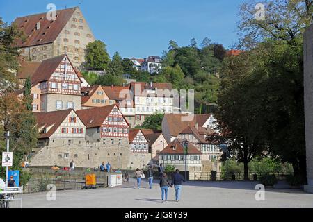 Deutschland, Baden-Württemberg, Schwäbisch Hall, am Ufer der Kocher Stockfoto