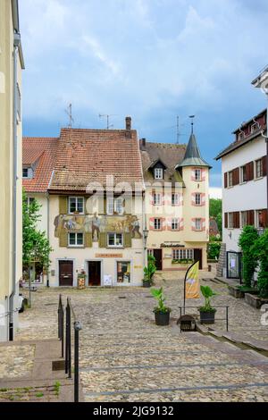 Deutschland, Baden-Württemberg, Schwarzwald, Waldshut-Tiengen, Tiengen Altstadtfassaden in der Weihergasse. Stockfoto