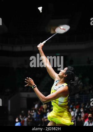 Kuala Lumpur, Malaysia. 08.. Juli 2022. Pusarla V. Sindhu aus Indien tritt beim Viertelfinalspiel der Perodua Malaysia Masters 2022 in der Axiata Arena, Bukit Jalil, gegen Tai Tzu Ying aus Taiwan an. Tai Tzu Ying gewann mit Punktzahlen; 21/12/21 : 13/21/12 Credit: SOPA Images Limited/Alamy Live News Stockfoto