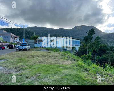 Puerto Plata, DR - 10. Januar 2022: Die Straßen, Gebäude und Geschäfte in Puerto Plata, DR. Stockfoto