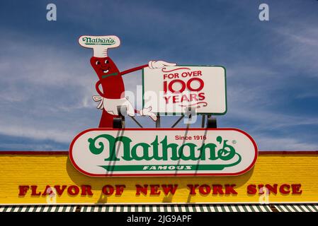 Nathans berühmter Hot Dog Stand in Coney Island, Brooklyn, NYC Stockfoto