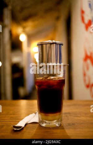 Nahaufnahme des vietnamesischen Tropfeiskaffees Stockfoto