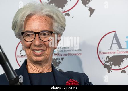 Aix En Provence, Frankreich. 08.. Juli 2022. Porträt von Christine Lagarde, Präsidentin der Europäischen Zentralbank (EZB) bei einer Sitzung. Christine Lagarde, Präsidentin der Europäischen Zentralbank (EZB), eröffnete die XXIInd Rencontres Economiques d'Aix-en-Provence mit der Frage: „Welches Risiko besteht für die Welt?“. Kredit: SOPA Images Limited/Alamy Live Nachrichten Stockfoto