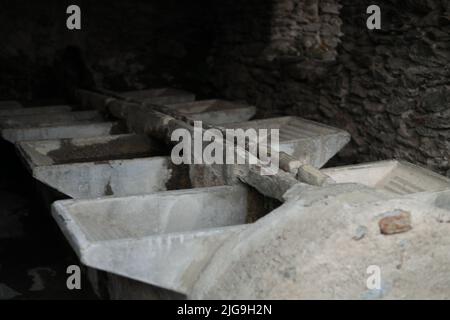 Handwäsche in Stein Platz in der Wahrzeichen Point of Interest in einem kleinen Dorf in den Bergen in Andalusien Spanien Stockfoto