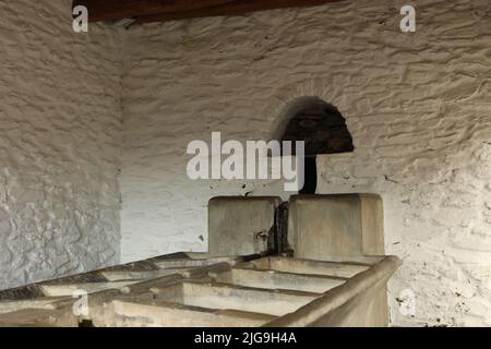 Handwäsche in Stein Platz in der Wahrzeichen Point of Interest in einem kleinen Dorf in den Bergen in Andalusien Spanien Stockfoto