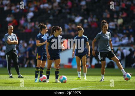 VEREINIGTES KÖNIGREICH. 08.. Juli 2022. Milton Keynes, England, 8. 2022. Juli: Aufwärmphase in Spanien während des UEFA Womens Euro 2022 Fußballspiels zwischen Spanien und Finnland im Stadium MK in Milton Keynes, England. (Pedro Soares/SheKicks/SPP) Quelle: SPP Sport Press Photo. /Alamy Live News Stockfoto