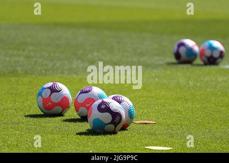 VEREINIGTES KÖNIGREICH. 08.. Juli 2022. Milton Keynes, England, Juli 8. 2022: Euro 2022 Fußbälle während des UEFA Womens Euro 2022 Fußballspiels zwischen Spanien und Finnland im Stadium MK in Milton Keynes, England. (Pedro Soares/SheKicks/SPP) Quelle: SPP Sport Press Photo. /Alamy Live News Stockfoto