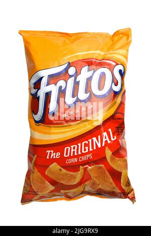 IRVINE, KALIFORNIEN - 23 JUN 2022: Ein 9,25 Unzen Beutel Fritos, der ursprüngliche Mais-Chip. Stockfoto