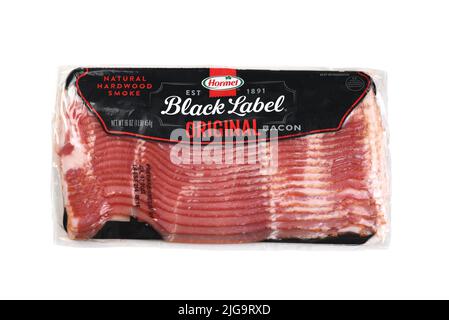 IRVINE, KALIFORNIEN - 23 JUN 2022: Ein Paket von Hormel Black Label Bacon. Stockfoto