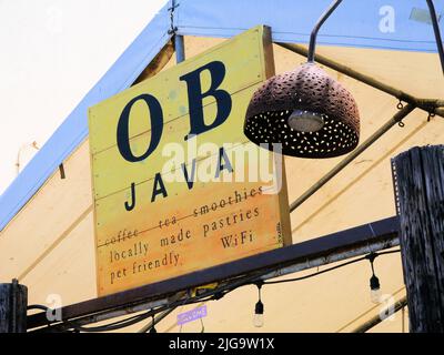 Ob Java-Café an der Newport Avenue in Ocean Beach, San Diego, Kalifornien, USA; Café in Strandnähe für Einheimische, Gäste, Besucher und Touristen. Stockfoto