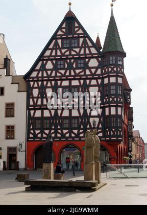 Kunstvoll verzierte Fachwerkhäuser Altes Rathaus, ursprünglich um 1500 erbaut, heute rekonstruiert und renoviert, Fulda, Deutschland Stockfoto