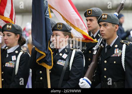Marschkapelle des Marine Corps bei der Macy's Thanksgiving Day Parade, NYC, USA Stockfoto
