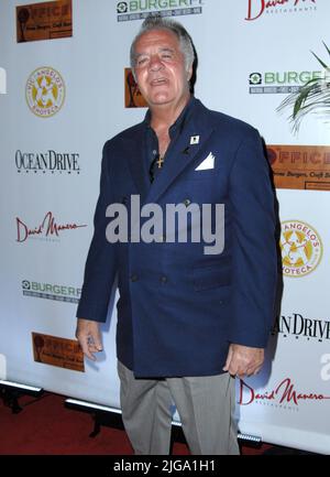 MIAMI BEACH, FL - NOVEMBER 04: Sopranistar Tony Sirico am South Beach. Am 4. November 2011 in Miami Beach, Florida. Personen: Tony Sirico Kredit: Storms Media Group/Alamy Live News Stockfoto